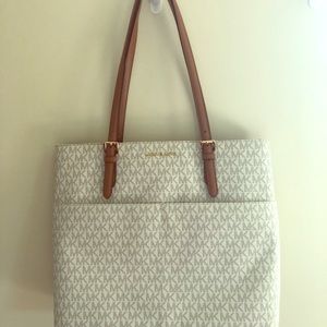 COPY - Michael Kors Large Tote. Excellent condition! NWOT